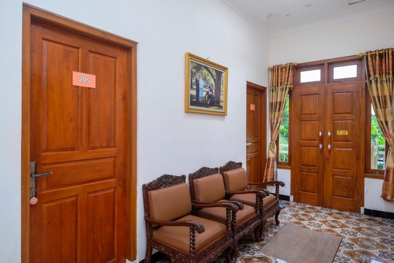 Reddoorz Syariah @ Griya Thamrin Manahan Solo 外观 照片
