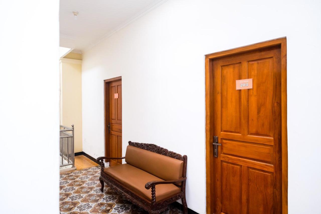 Reddoorz Syariah @ Griya Thamrin Manahan Solo 外观 照片