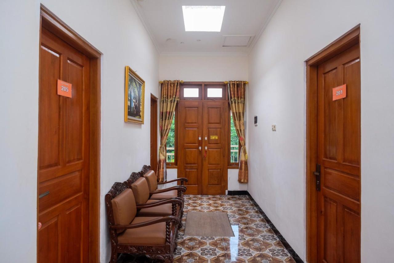 Reddoorz Syariah @ Griya Thamrin Manahan Solo 外观 照片