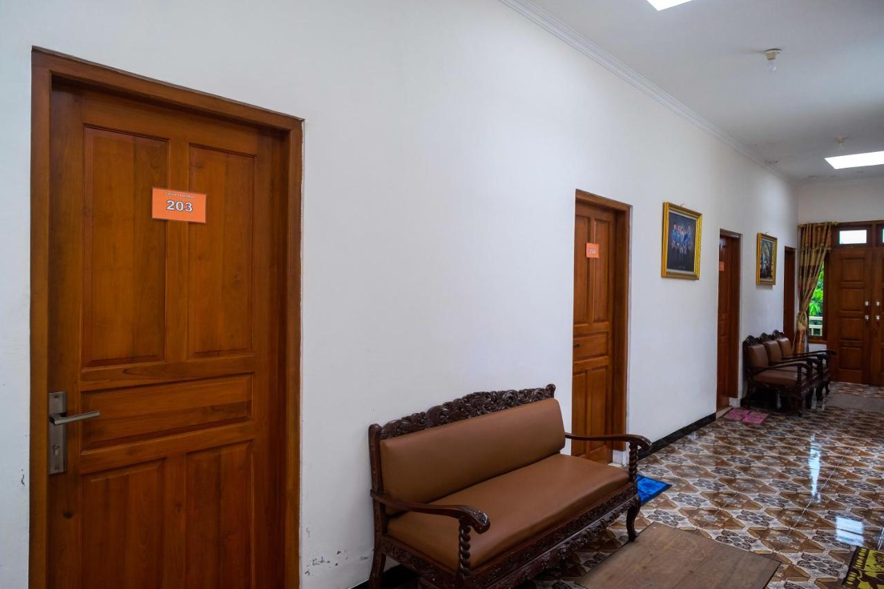 Reddoorz Syariah @ Griya Thamrin Manahan Solo 外观 照片