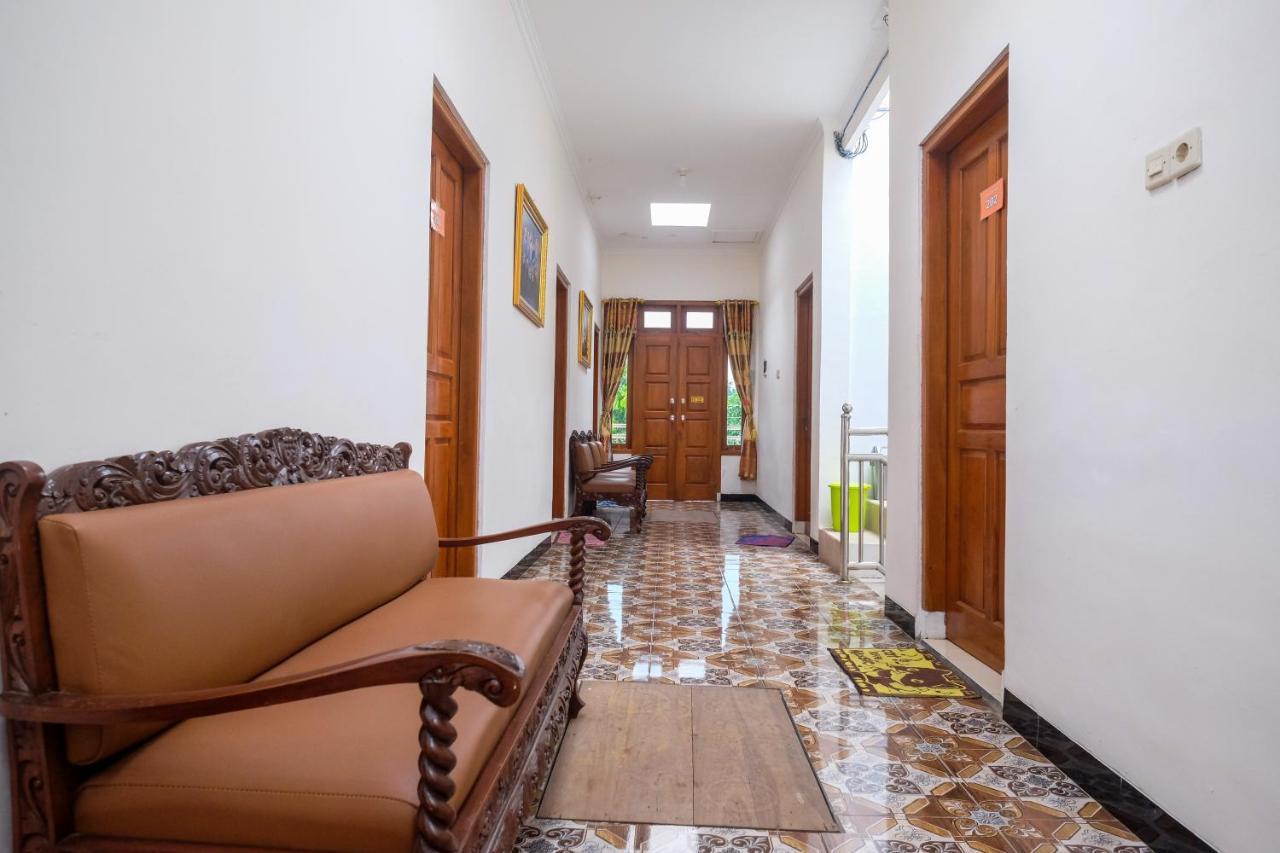 Reddoorz Syariah @ Griya Thamrin Manahan Solo 外观 照片